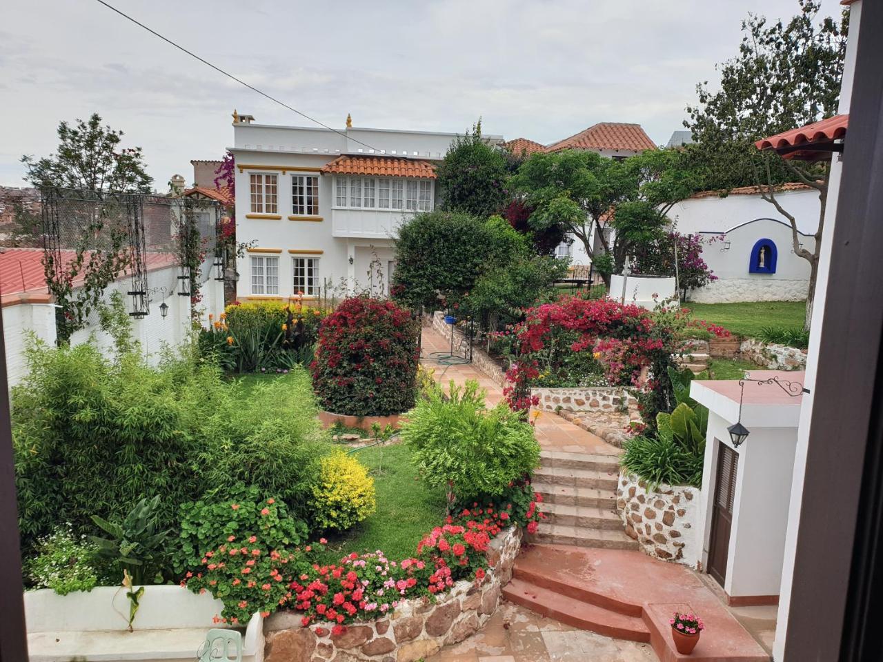 El Jardin De Su Merced B&B Sucre Bagian luar foto