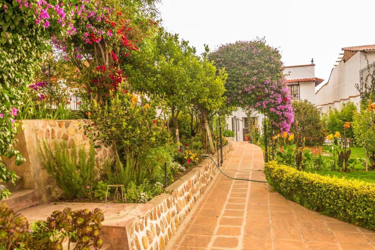 El Jardin De Su Merced B&B Sucre Bagian luar foto