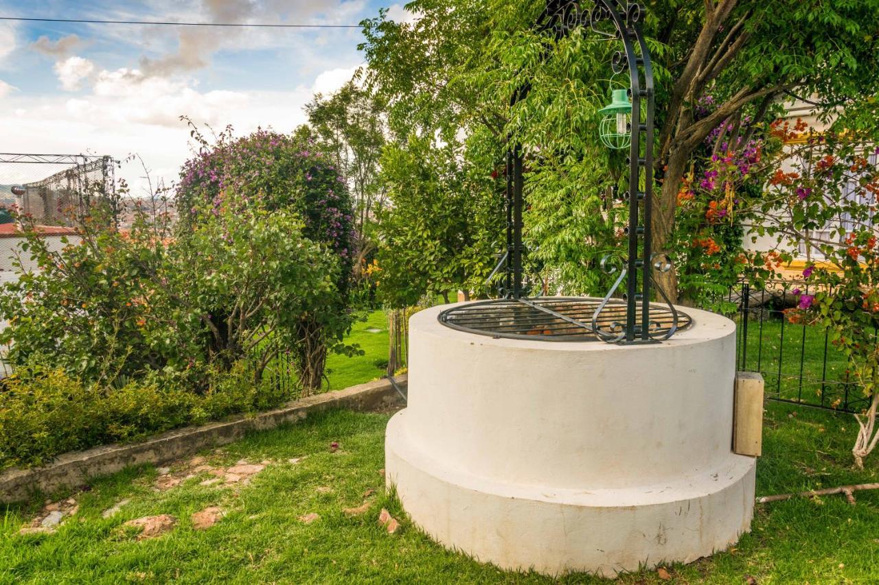 El Jardin De Su Merced B&B Sucre Bagian luar foto