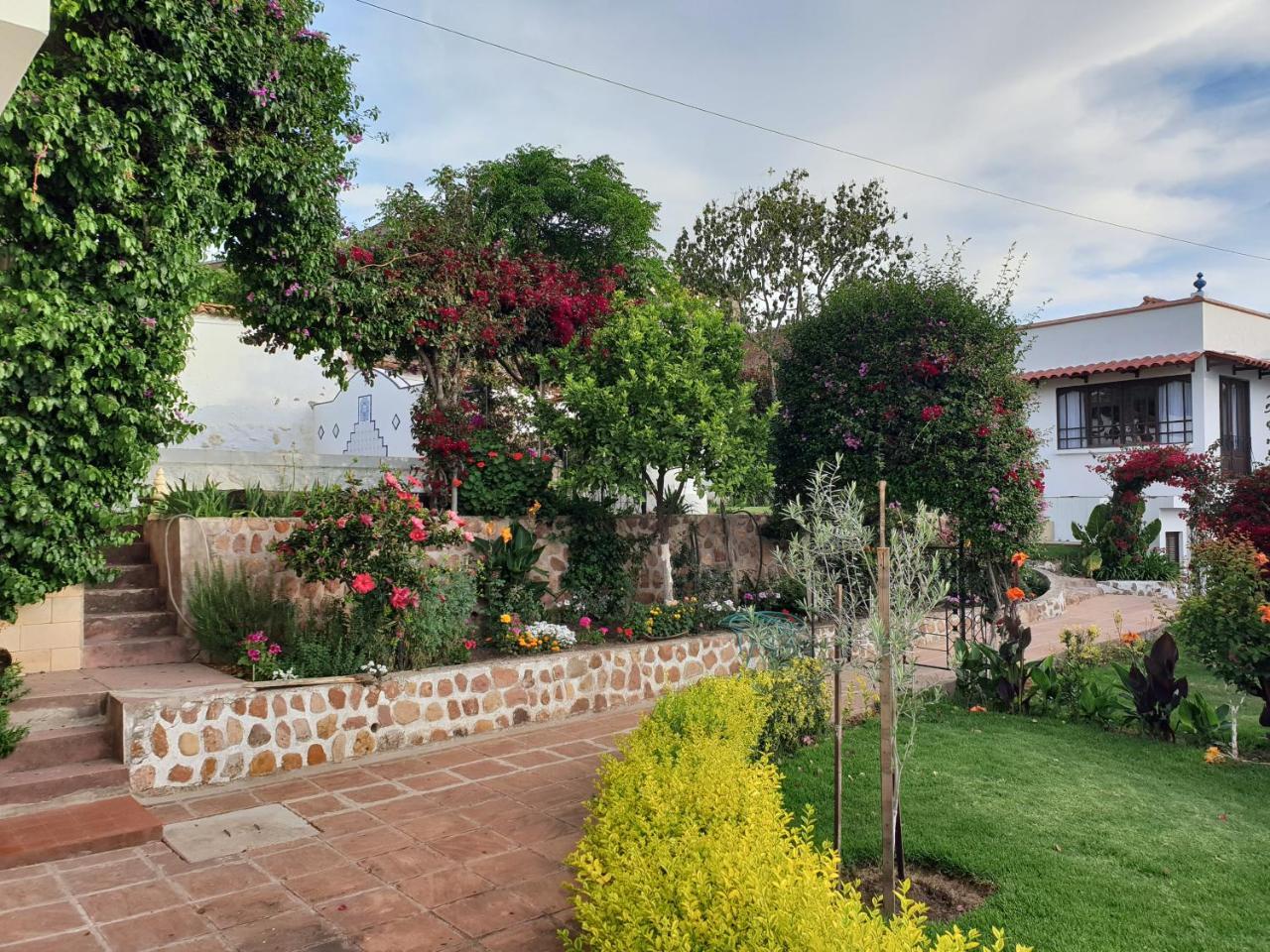 El Jardin De Su Merced B&B Sucre Bagian luar foto