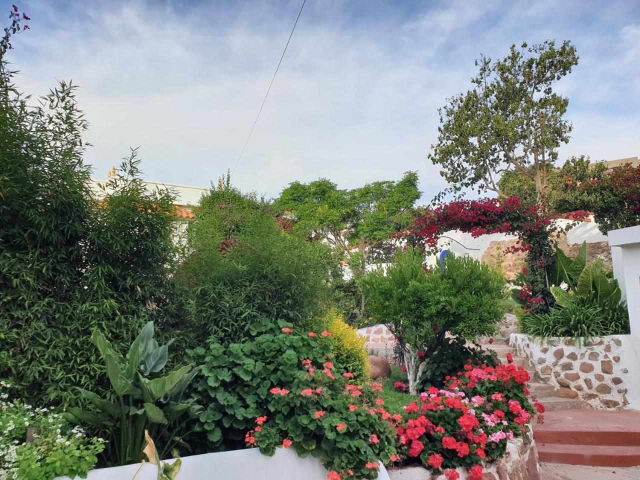 El Jardin De Su Merced B&B Sucre Bagian luar foto