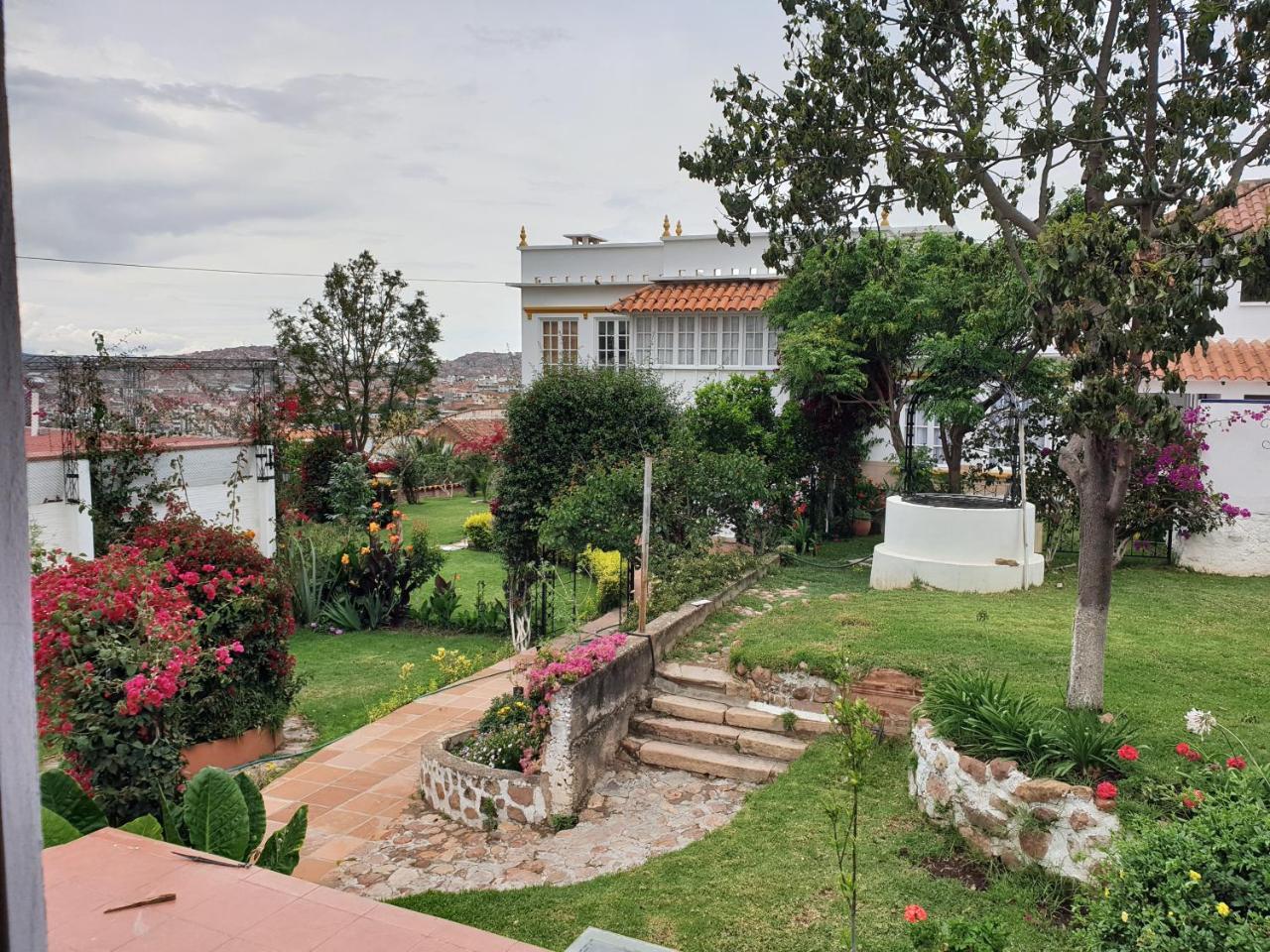 El Jardin De Su Merced B&B Sucre Bagian luar foto